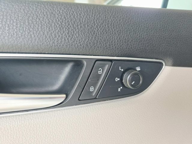 Used 2018 Volkswagen Passat 2.0T SE FWD image 32