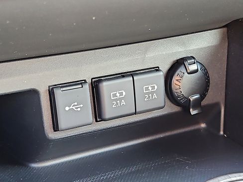 Used 2021 Toyota Highlander Limited image 24