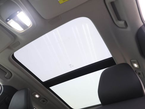 New 2025 Volvo XC40 B5 Core w/ Protection Package Premier image 15