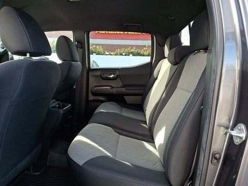 Used 2022 Toyota Tacoma TRD Off-Road image 10