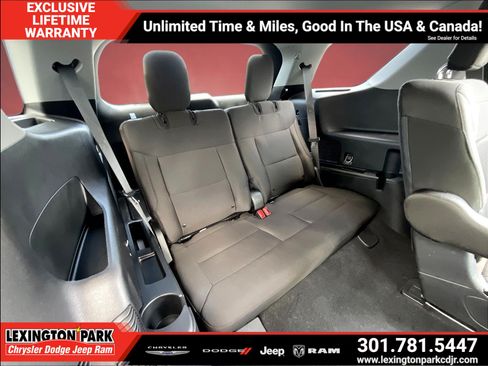 Used 2023 Ford Explorer XLT AWD/4WD image 25