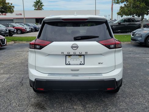 Certified 2024 Nissan Rogue SV w/ SV Premium Package FWD image 6