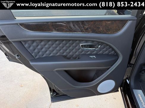 Used 2021 Bentley Bentayga image 14