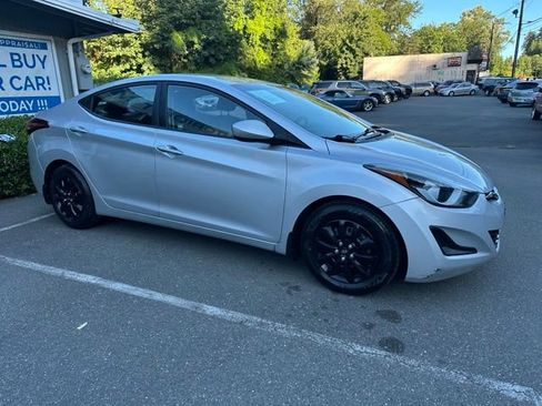 Used 2016 Hyundai Elantra SE FWD image 3
