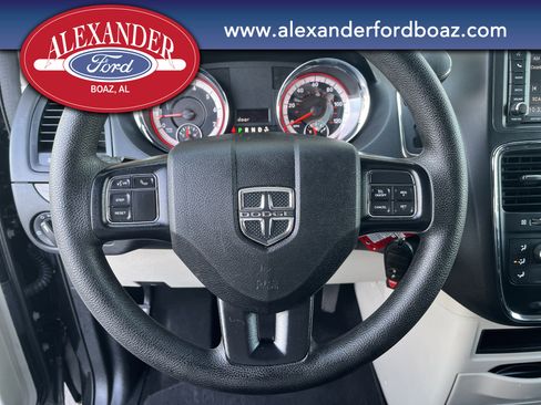 Used 2020 Dodge Grand Caravan SE w/ UConnect Hands-Free Group image 23