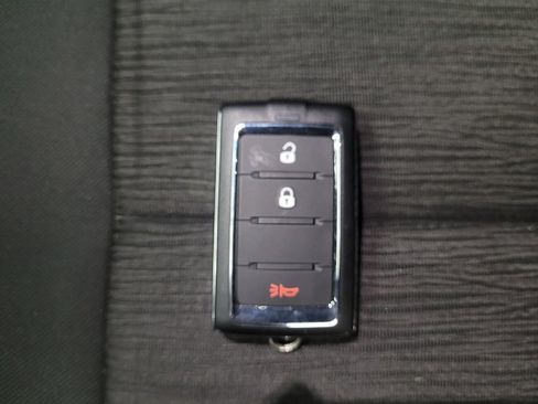 Used 2023 Jeep Grand Cherokee Laredo RWD image 32