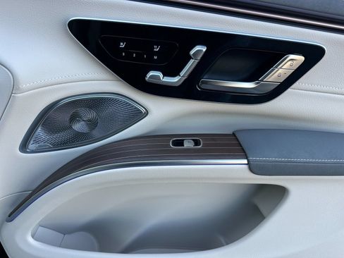 New 2026 Mercedes-Benz EQS 400 4MATIC SUV image 18