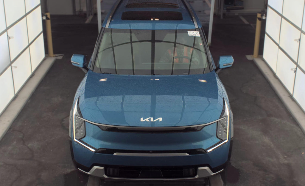 Used 2024 Kia EV9 Land AWD/4WD image 3