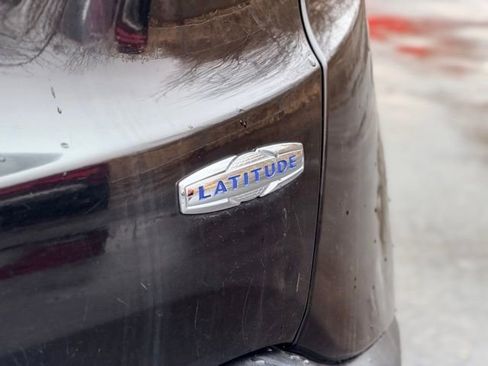 Used 2017 Jeep Renegade Latitude image 24