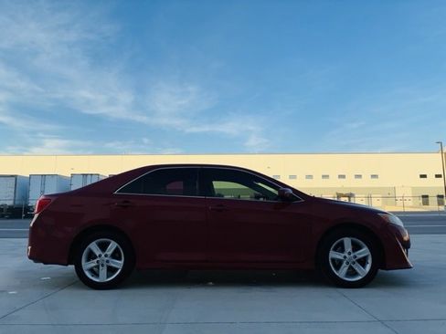 Used 2014 Toyota Camry L image 6