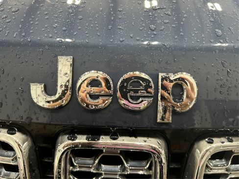 Used 2021 Jeep Grand Cherokee Overland AWD/4WD image 25