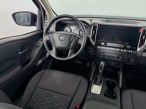 Used 2025 Nissan Frontier SV image 32