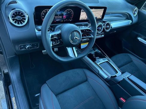 Used 2025 Mercedes-Benz GLB 250 image 10