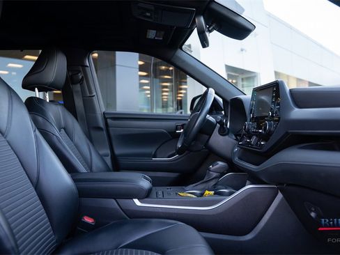 Used 2022 Toyota Highlander XSE image 10