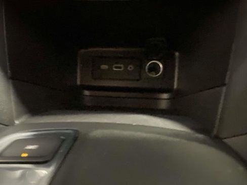 Used 2021 Chevrolet Equinox LT image 18