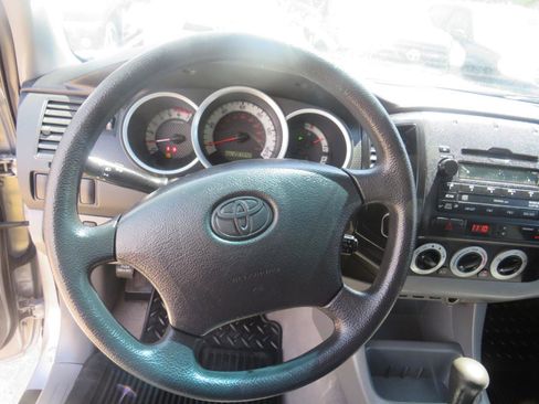 Used 2011 Toyota Tacoma PreRunner image 10