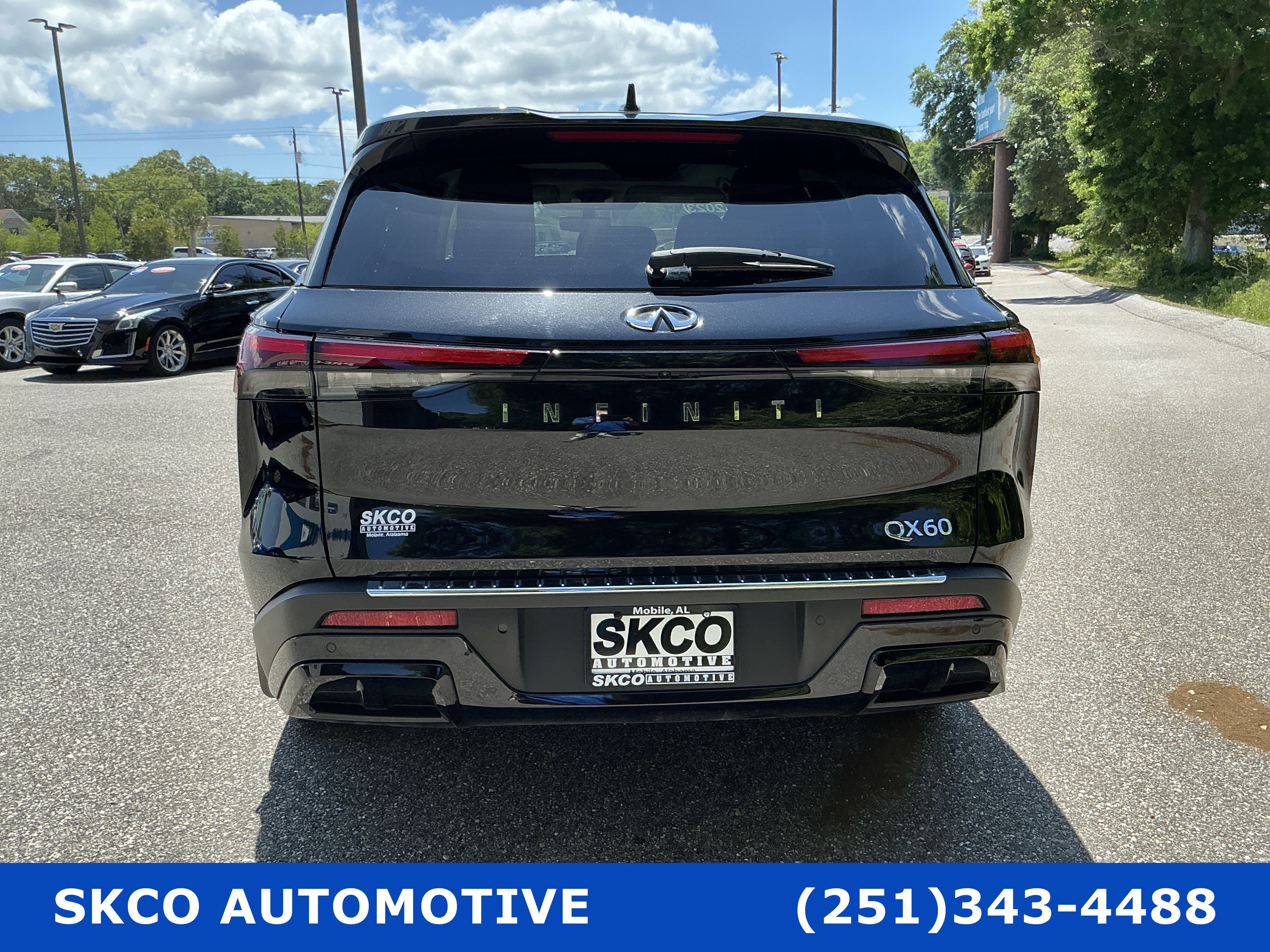 Used 2023 INFINITI QX60 Luxe w/ Vision Package FWD image 4