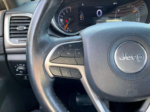 Used 2019 Jeep Grand Cherokee Laredo w/ Security & Convenience Group image 16