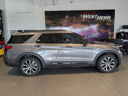 Used 2022 Ford Explorer ST-Line w/ Class IV Trailer Tow Package AWD/4WD image 8