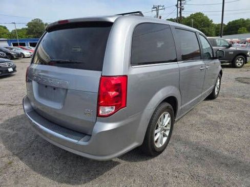 Used 2019 Dodge Grand Caravan SXT image 5