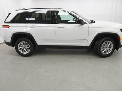 New 2026 Jeep Grand Cherokee Laredo image 9
