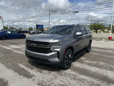 Used 2021 Chevrolet Suburban RST w/ Luxury Package AWD/4WD image 3