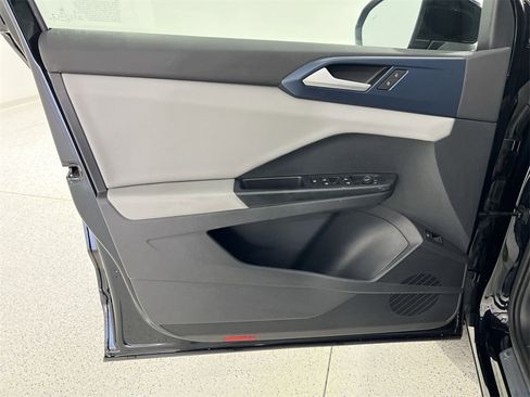 Used 2022 Volkswagen Taos SE image 21