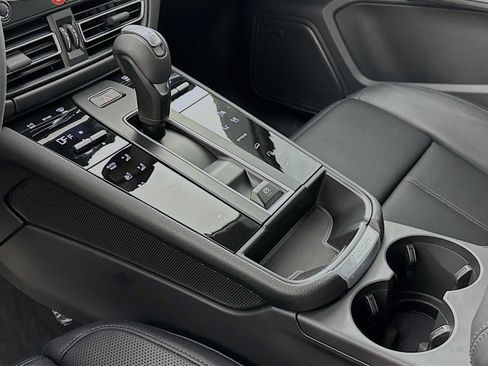 Certified 2025 Porsche Macan AWD/4WD image 20