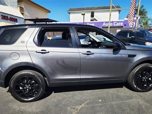 Used 2019 Land Rover Discovery Sport SE image 9