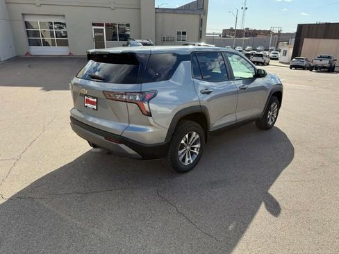 Used 2025 Chevrolet Equinox LT w/ Safety and Technology Package image 3