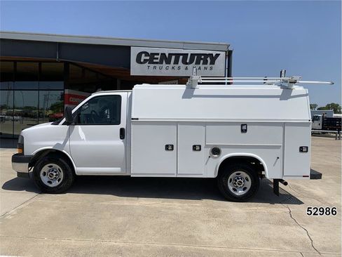 Used 2021 GMC Savana 3500 w/ Power Convenience Package RWD image 4