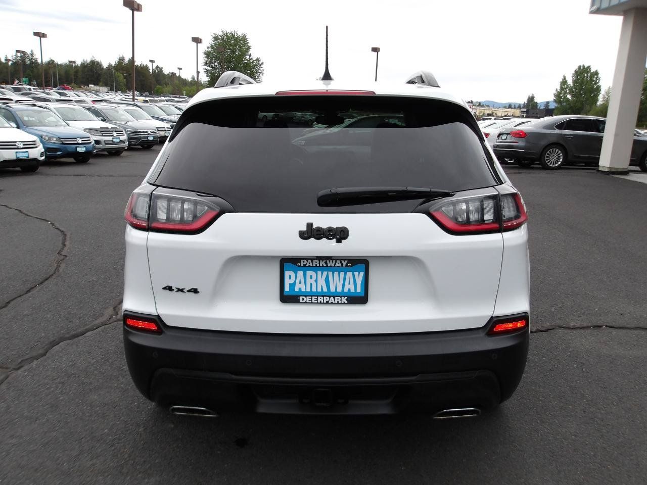 Used 2019 Jeep Cherokee Latitude Plus AWD/4WD image 4