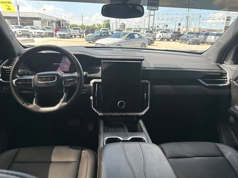 Used 2024 GMC Acadia Elevation w/ Black Edition FWD image 9