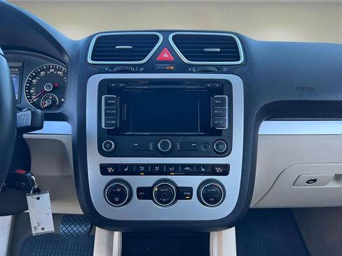 Used 2015 Volkswagen Eos Komfort image 14