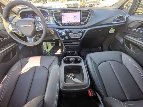 New 2026 Chrysler Voyager LX image 13