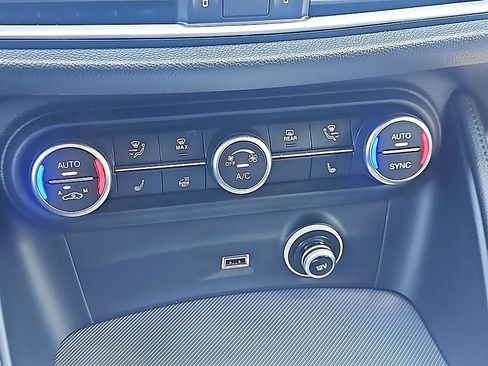 Used 2023 Alfa Romeo Stelvio Veloce AWD/4WD image 27
