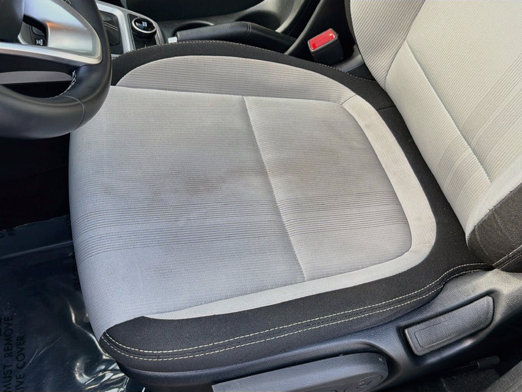 Used 2024 Hyundai Venue SEL FWD image 17