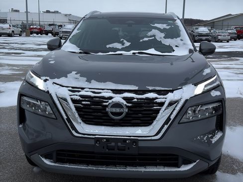 Used 2023 Nissan Rogue SV w/ SV Premium Package image 3