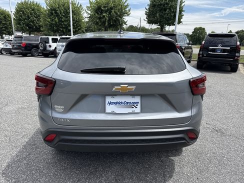 Used 2026 Chevrolet Trax LS w/ LS Convenience Package FWD image 9