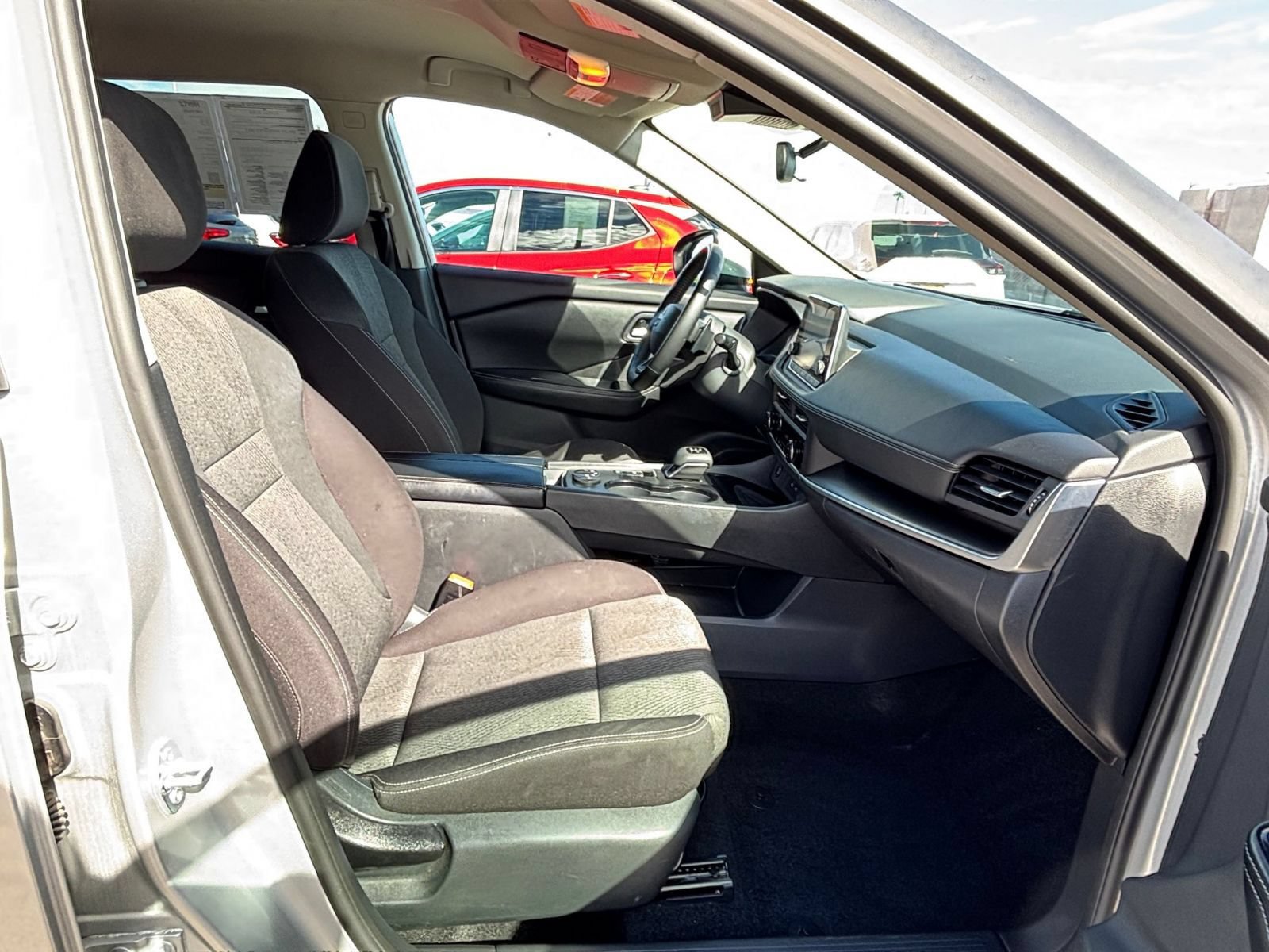 Used 2025 Nissan Rogue SV AWD/4WD image 37