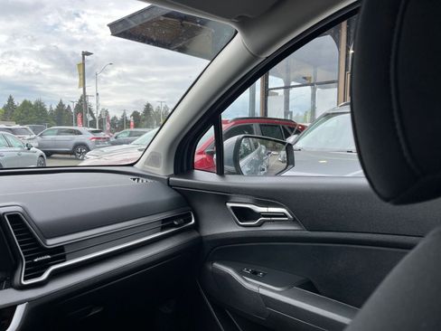 Used 2025 Kia Sportage LX image 35