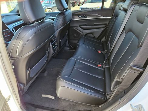 New 2025 Jeep Grand Cherokee Limited image 16