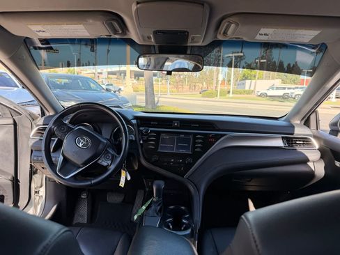 Used 2018 Toyota Camry SE FWD image 18