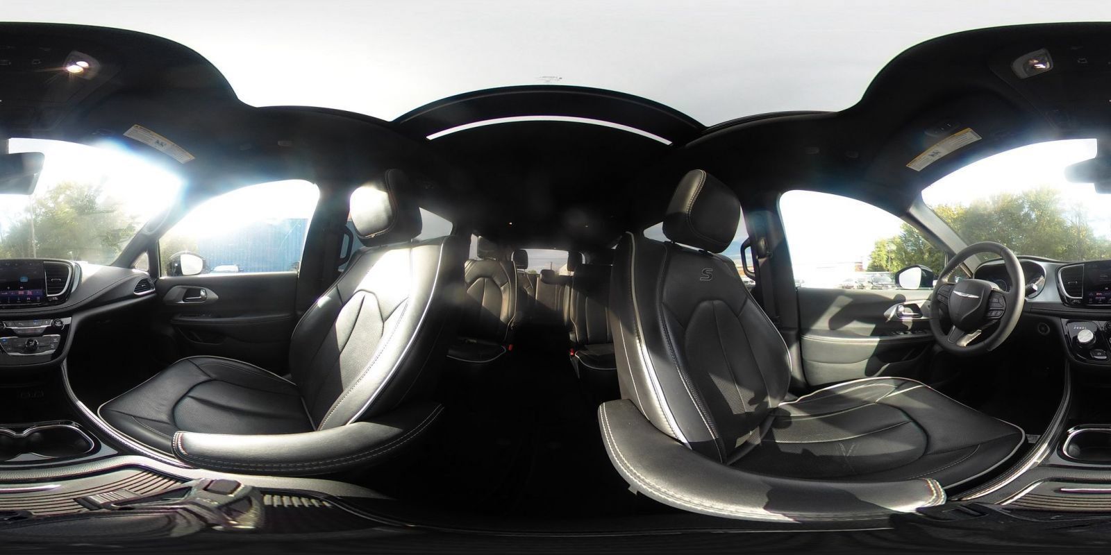 Used 2025 Chrysler Pacifica Limited FWD image 46