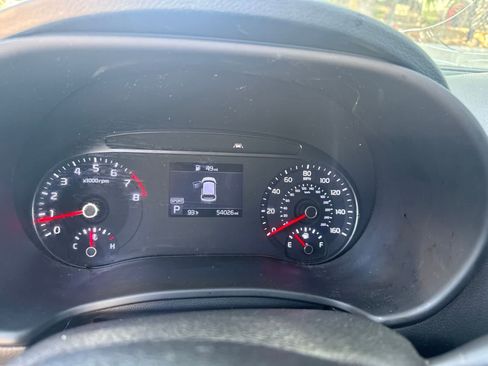 Certified 2022 Kia Soul LX w/ Technology Package FWD image 9