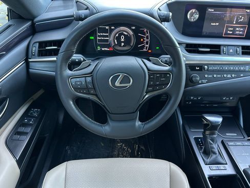 Used 2020 Lexus ES 300h w/ Premium Package image 18