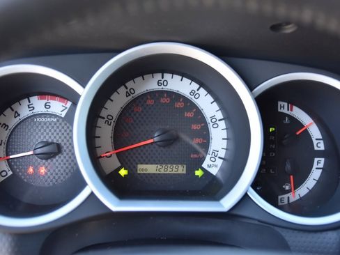 Used 2014 Toyota Tacoma PreRunner w/ SR5 Package image 24