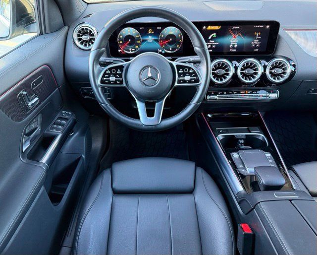 Used 2022 Mercedes-Benz GLA 250 4MATIC image 11