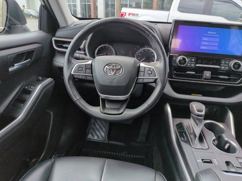 Used 2023 Toyota Highlander XLE image 13