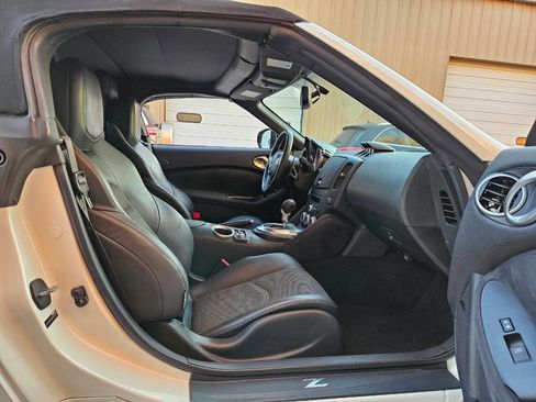 Used 2010 Nissan 370Z Touring image 16